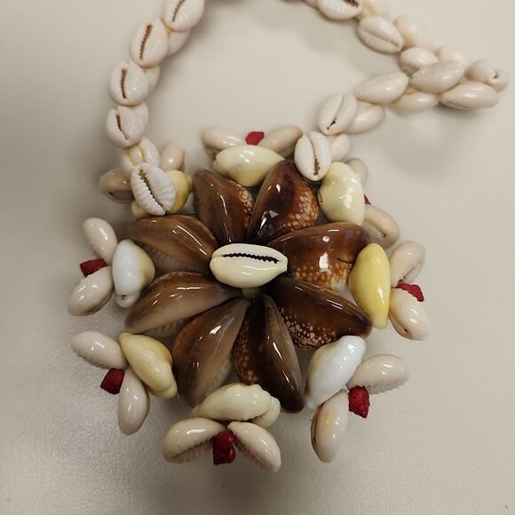 Tahiti Disk Warrior Shell Lei Circa 1980 FROM PRIVATE COLLECTION - Picture 8 of 12